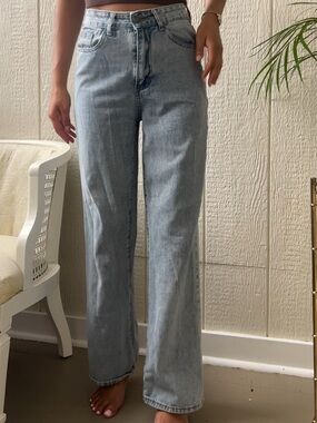 Wide Leg Light Wash Jeans